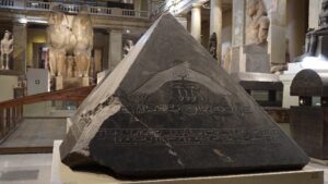 Read more about the article Piramida: između Zemlje i Neba (simboličko čitanje)